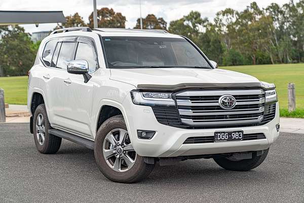 2024 Toyota Landcruiser Sahara FJA300R