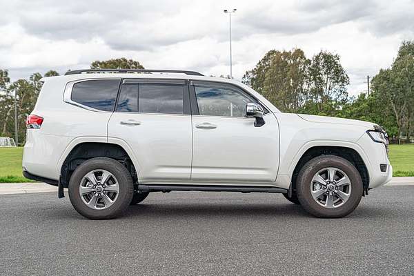 2024 Toyota Landcruiser Sahara FJA300R