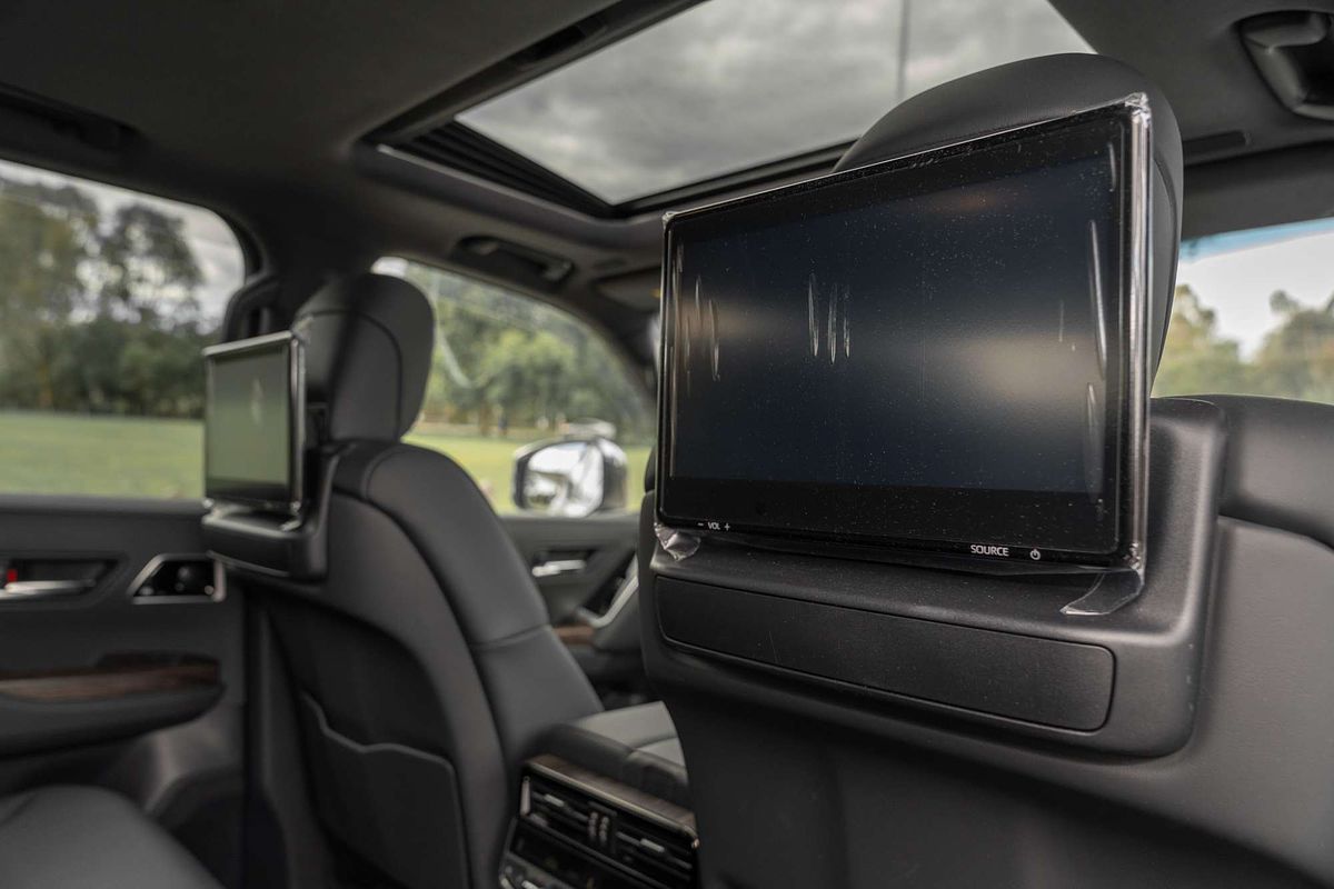 2024 Toyota Landcruiser Sahara FJA300R