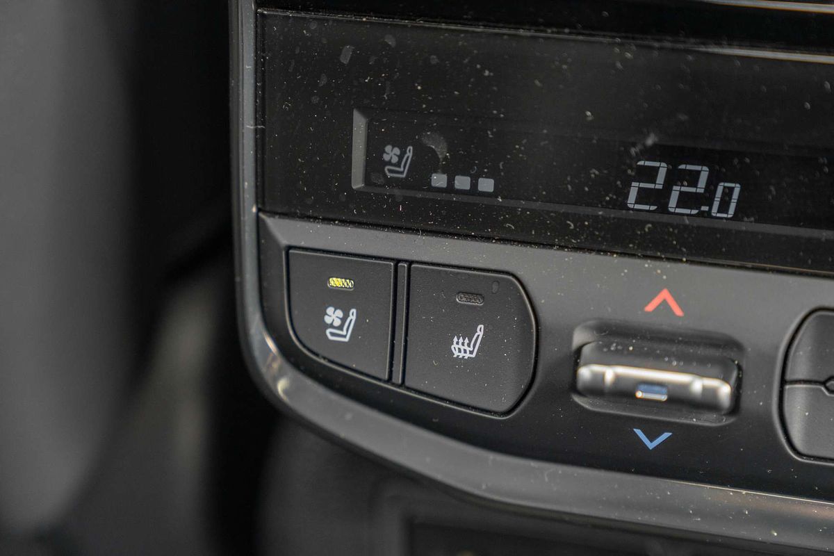 2024 Toyota Landcruiser Sahara FJA300R