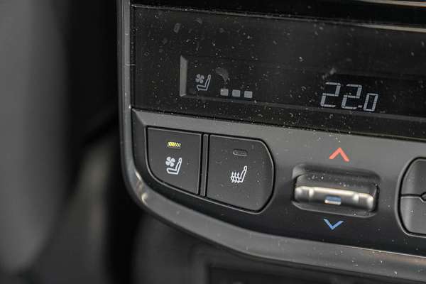 2024 Toyota Landcruiser Sahara FJA300R