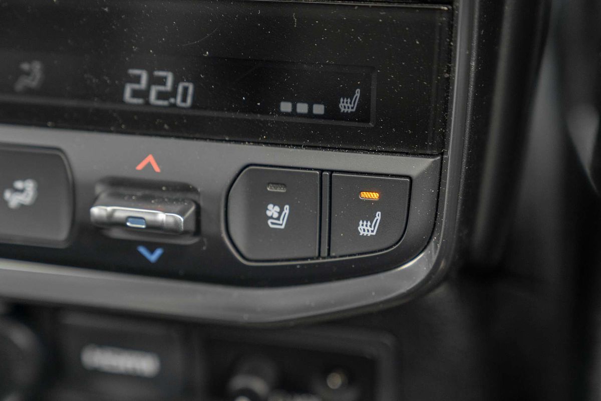 2024 Toyota Landcruiser Sahara FJA300R