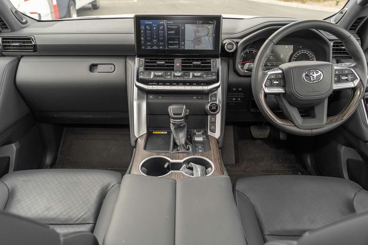 2024 Toyota Landcruiser Sahara FJA300R