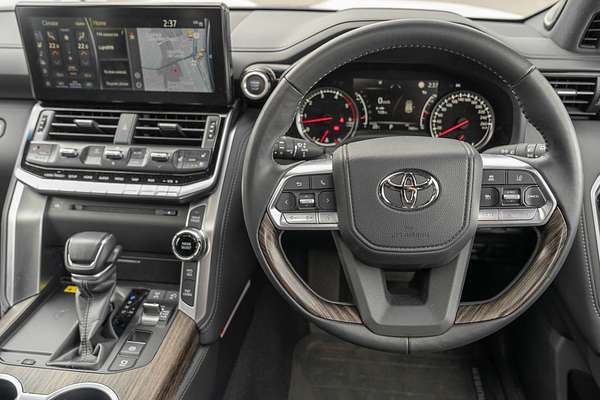 2024 Toyota Landcruiser Sahara FJA300R