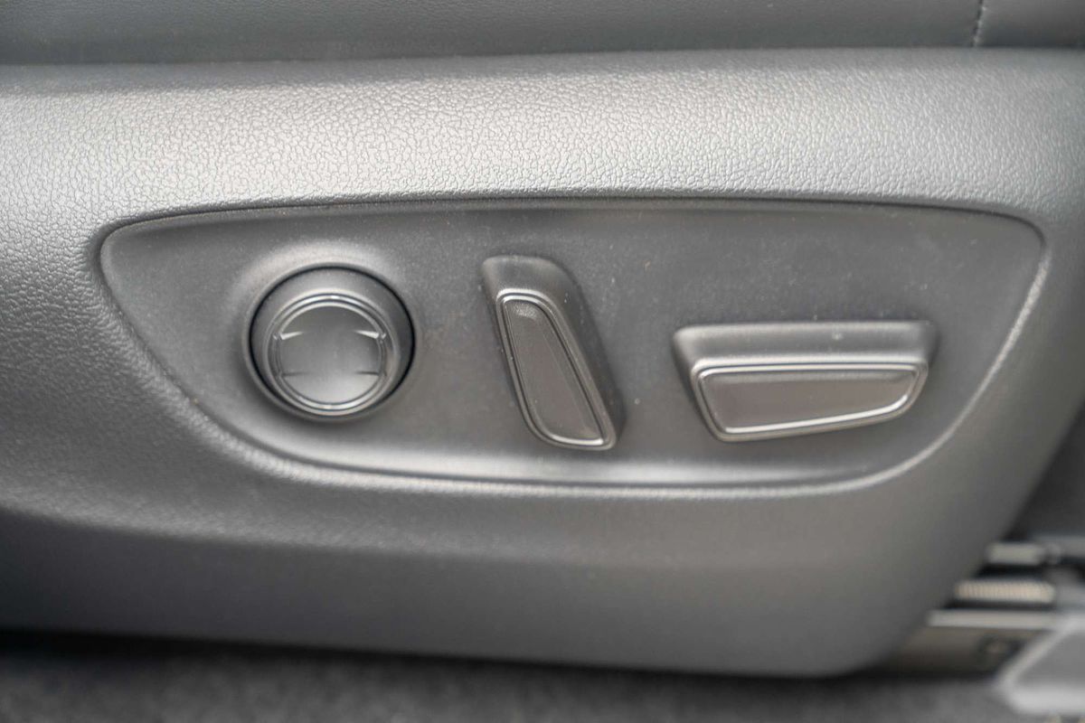 2024 Toyota Landcruiser Sahara FJA300R