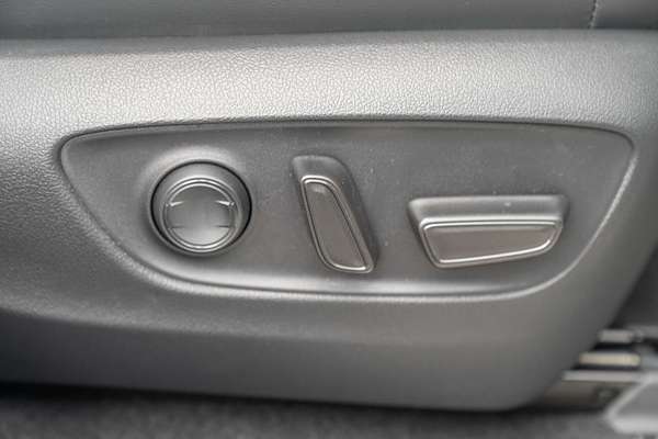 2024 Toyota Landcruiser Sahara FJA300R