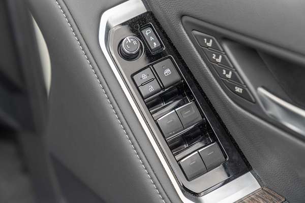 2024 Toyota Landcruiser Sahara FJA300R