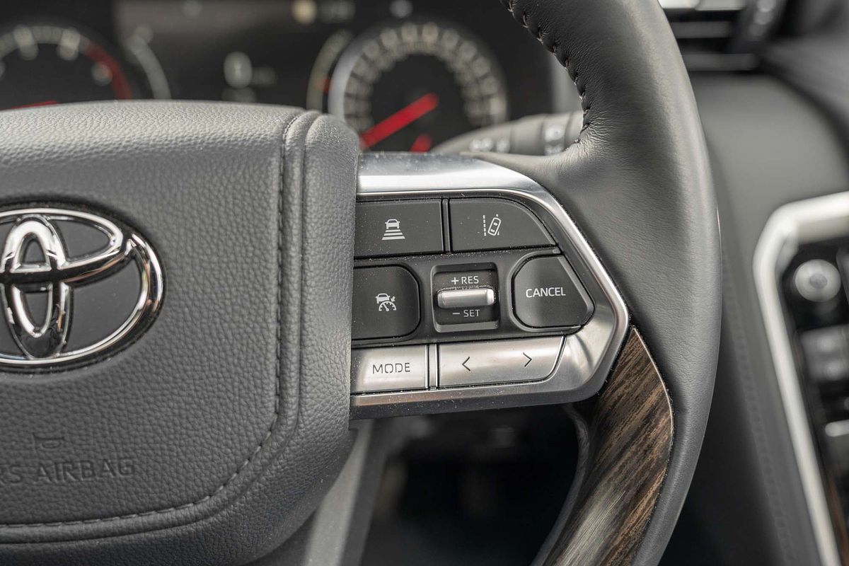 2024 Toyota Landcruiser Sahara FJA300R