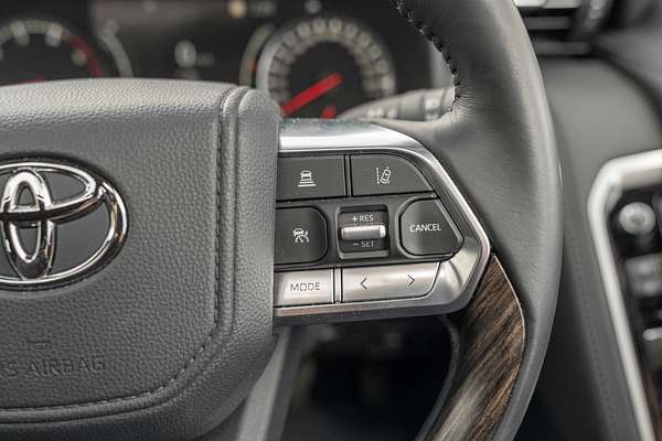 2024 Toyota Landcruiser Sahara FJA300R