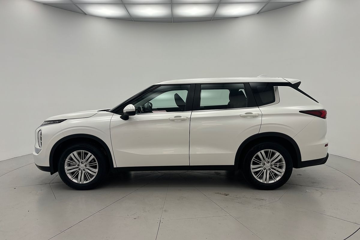 2022 Mitsubishi Outlander ES ZM