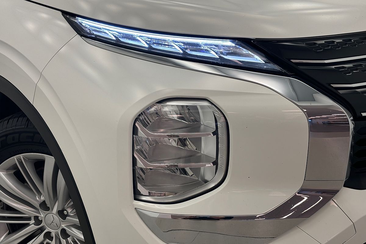 2022 Mitsubishi Outlander ES ZM