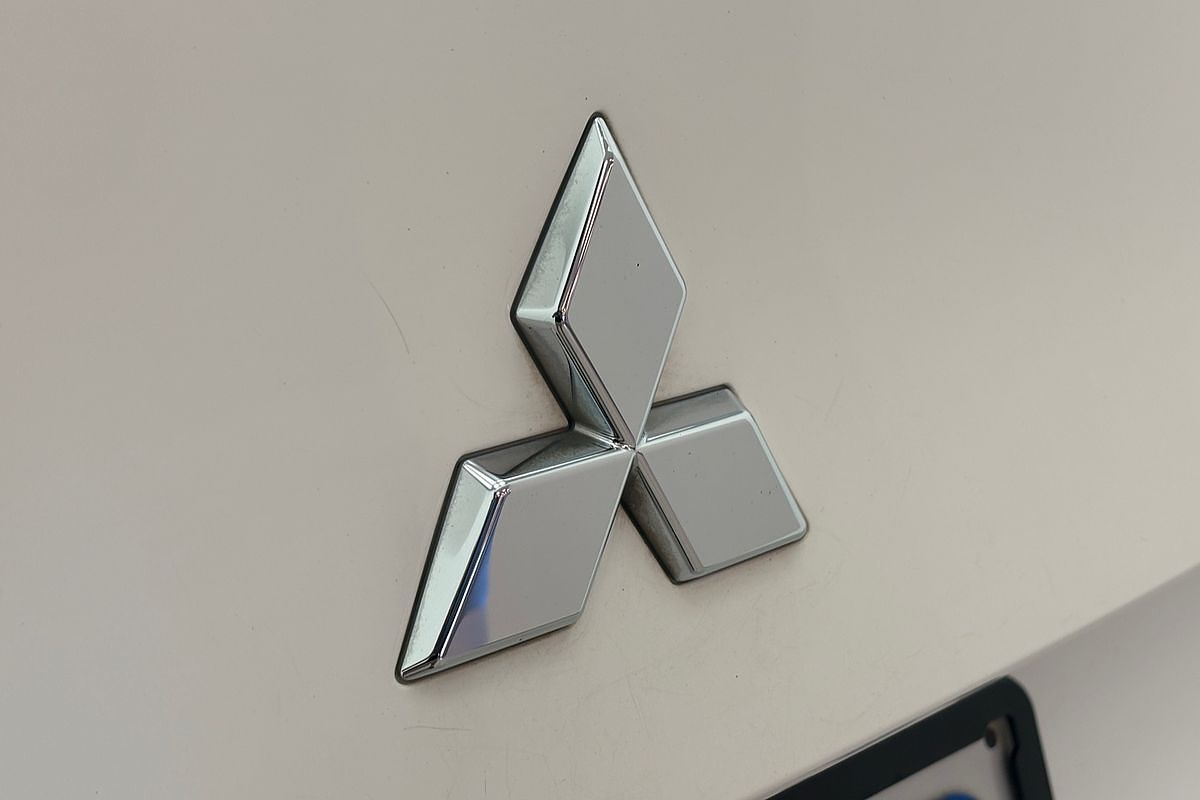 2022 Mitsubishi Outlander ES ZM