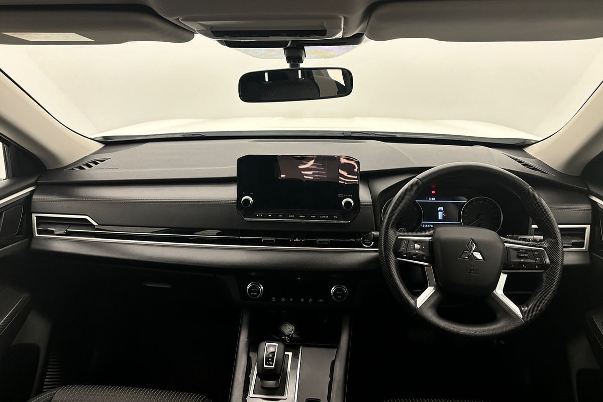 2022 Mitsubishi Outlander ES ZM