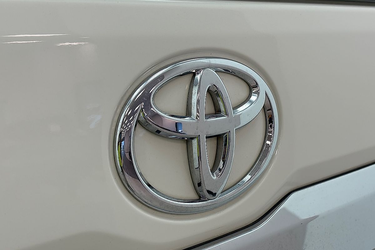 2022 Toyota Hiace GDH300R LWB