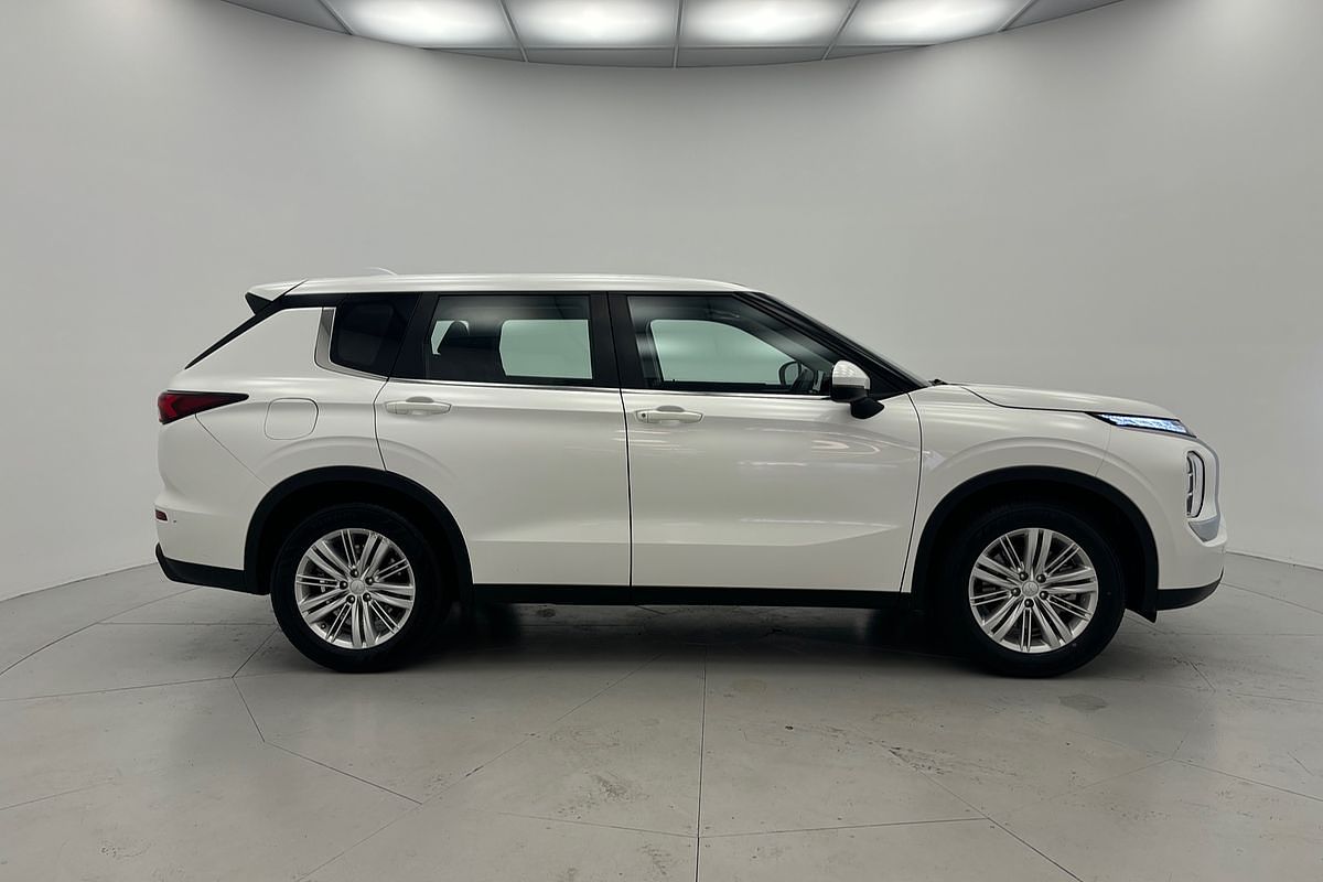 2022 Mitsubishi Outlander ES ZM