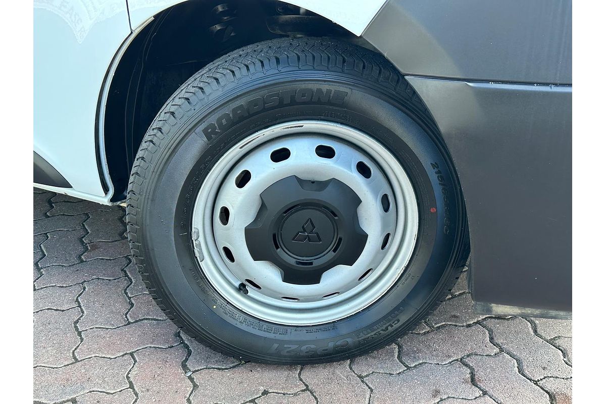 2021 Mitsubishi Express GLX SN SWB