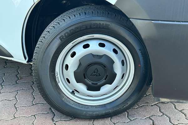 2021 Mitsubishi Express GLX SN SWB