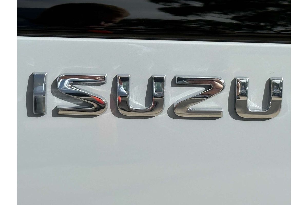 2025 Isuzu MU-X X-TERRAIN