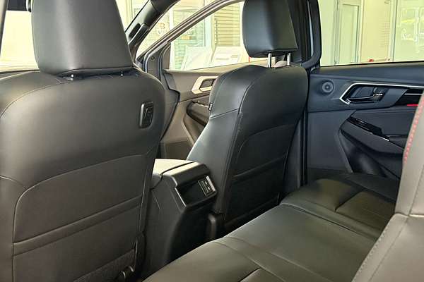 2025 Isuzu MU-X X-TERRAIN