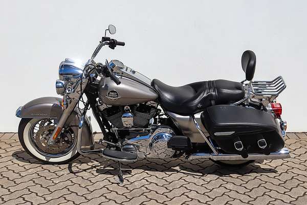 2009 Harley-Davidson Road King Classic 1584 (FLHRC) Touring