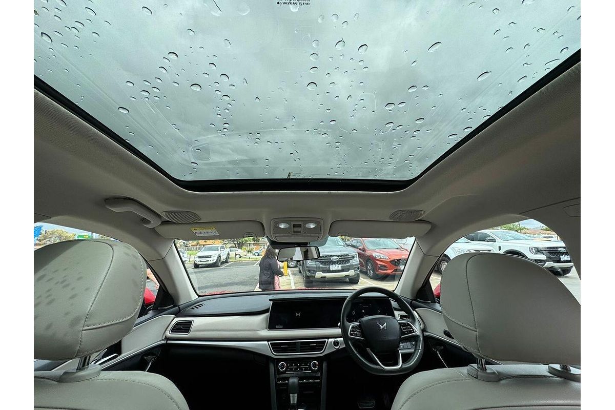 2024 Mahindra XUV700 AX7L