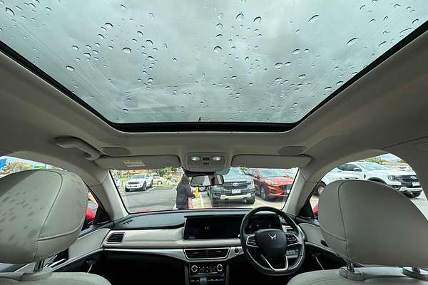 2024 Mahindra XUV700 AX7L