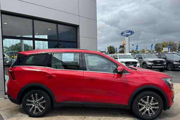 2024 Mahindra XUV700 AX7L