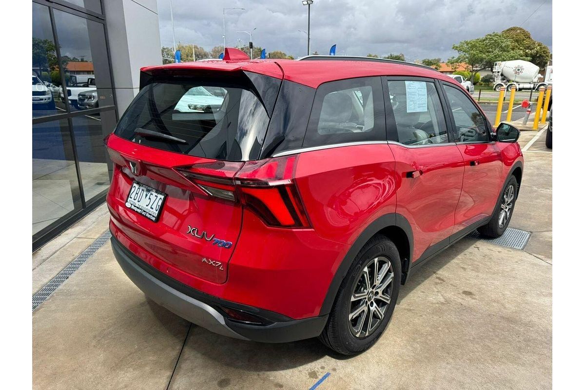 2024 Mahindra XUV700 AX7L