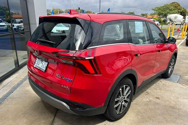 2024 Mahindra XUV700 AX7L