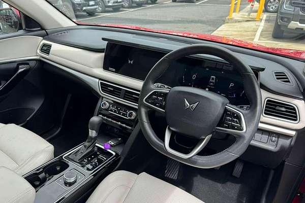 2024 Mahindra XUV700 AX7L