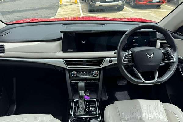 2024 Mahindra XUV700 AX7L