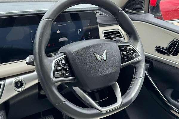 2024 Mahindra XUV700 AX7L