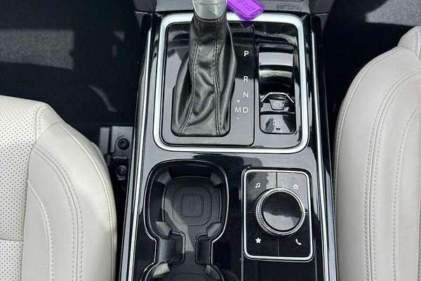 2024 Mahindra XUV700 AX7L