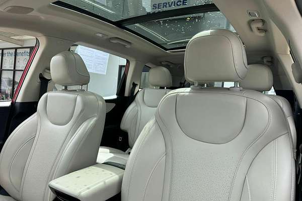 2024 Mahindra XUV700 AX7L