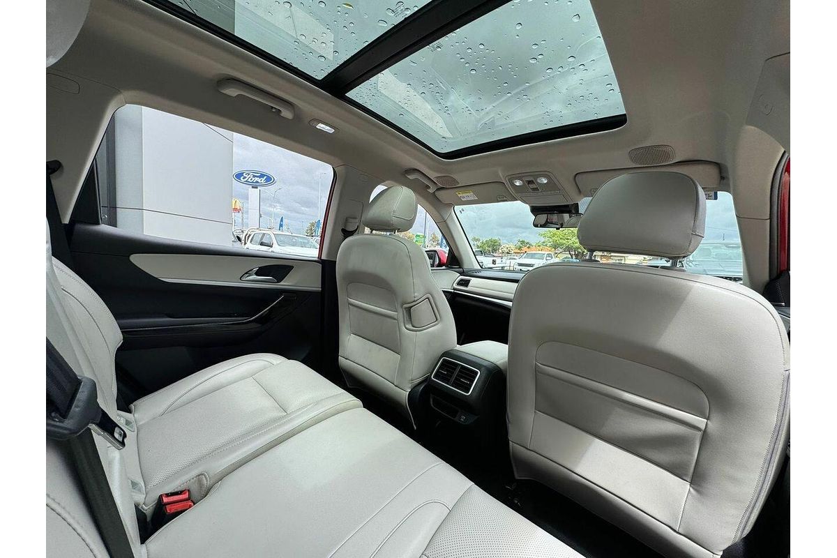 2024 Mahindra XUV700 AX7L