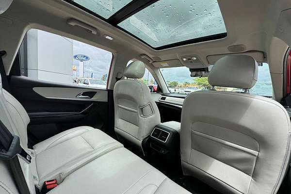 2024 Mahindra XUV700 AX7L