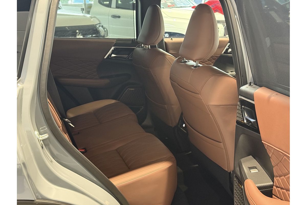 2025 Mitsubishi Outlander Exceed Tourer ZM