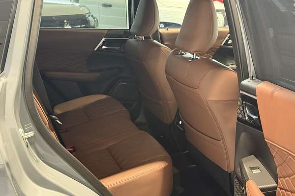 2025 Mitsubishi Outlander Exceed Tourer ZM