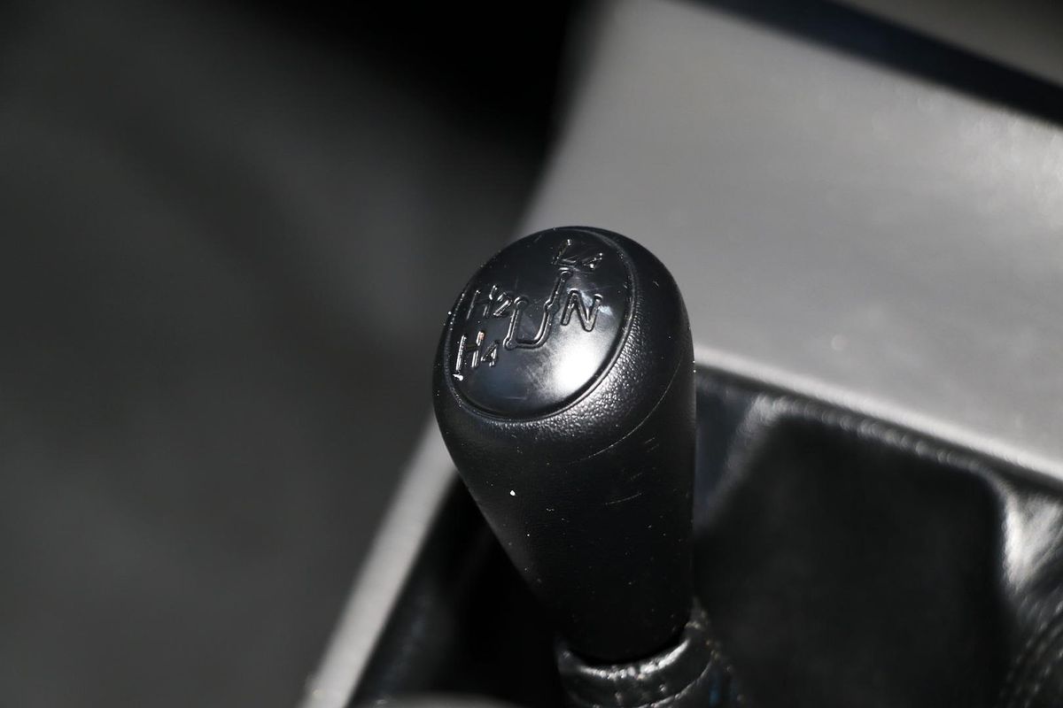 2015 Toyota Hilux SR GUN126R 4X4