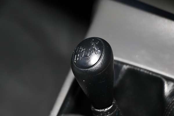 2015 Toyota Hilux SR GUN126R 4X4