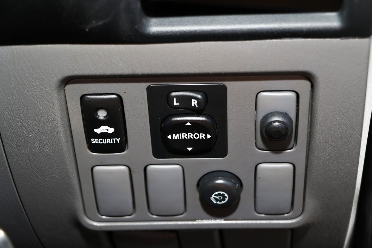 2015 Toyota Hilux SR GUN126R 4X4