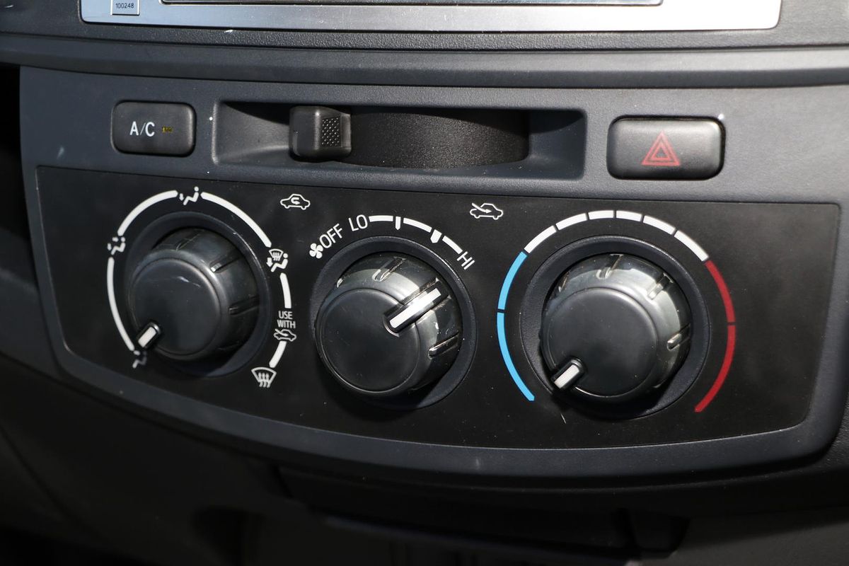 2015 Toyota Hilux SR GUN126R 4X4