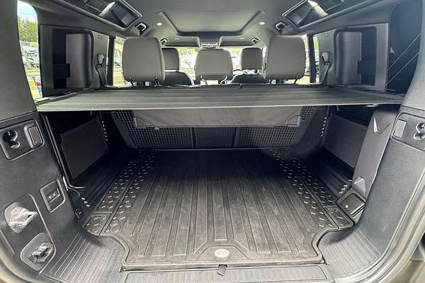 2025 Land Rover Defender 110 D350 X-Dynamic SE L663