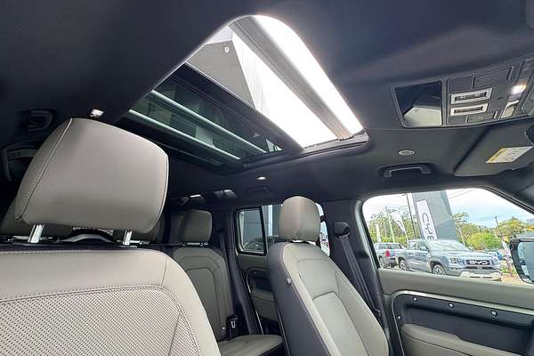 2025 Land Rover Defender 110 D350 X-Dynamic SE L663