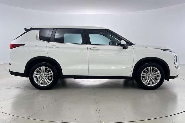 2024 Mitsubishi Outlander OUTLANDER ES 5 SEAT (AWD) ZM4M45