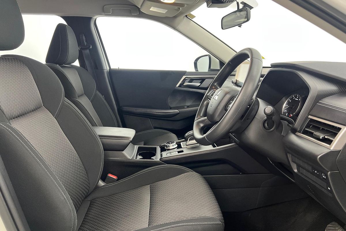 2024 Mitsubishi Outlander OUTLANDER ES 5 SEAT (AWD) ZM4M45