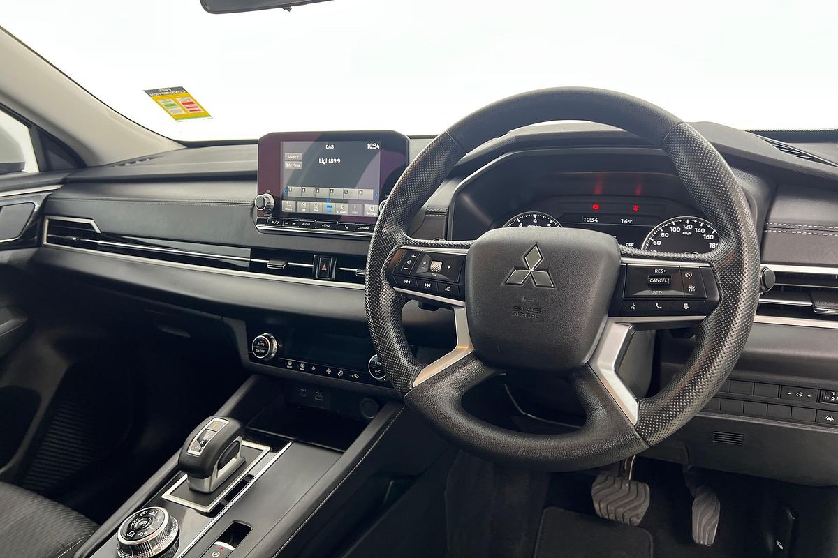 2024 Mitsubishi Outlander OUTLANDER ES 5 SEAT (AWD) ZM4M45