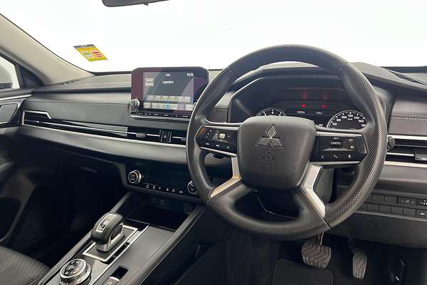 2024 Mitsubishi Outlander OUTLANDER ES 5 SEAT (AWD) ZM4M45