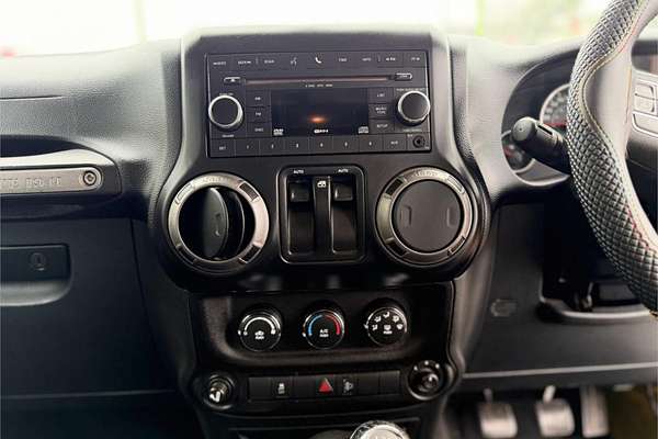 2010 Jeep WRANGLER RENEGADE (4x4) JK MY09