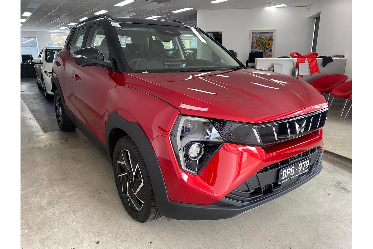 2025 Mahindra XUV3XO AX7L